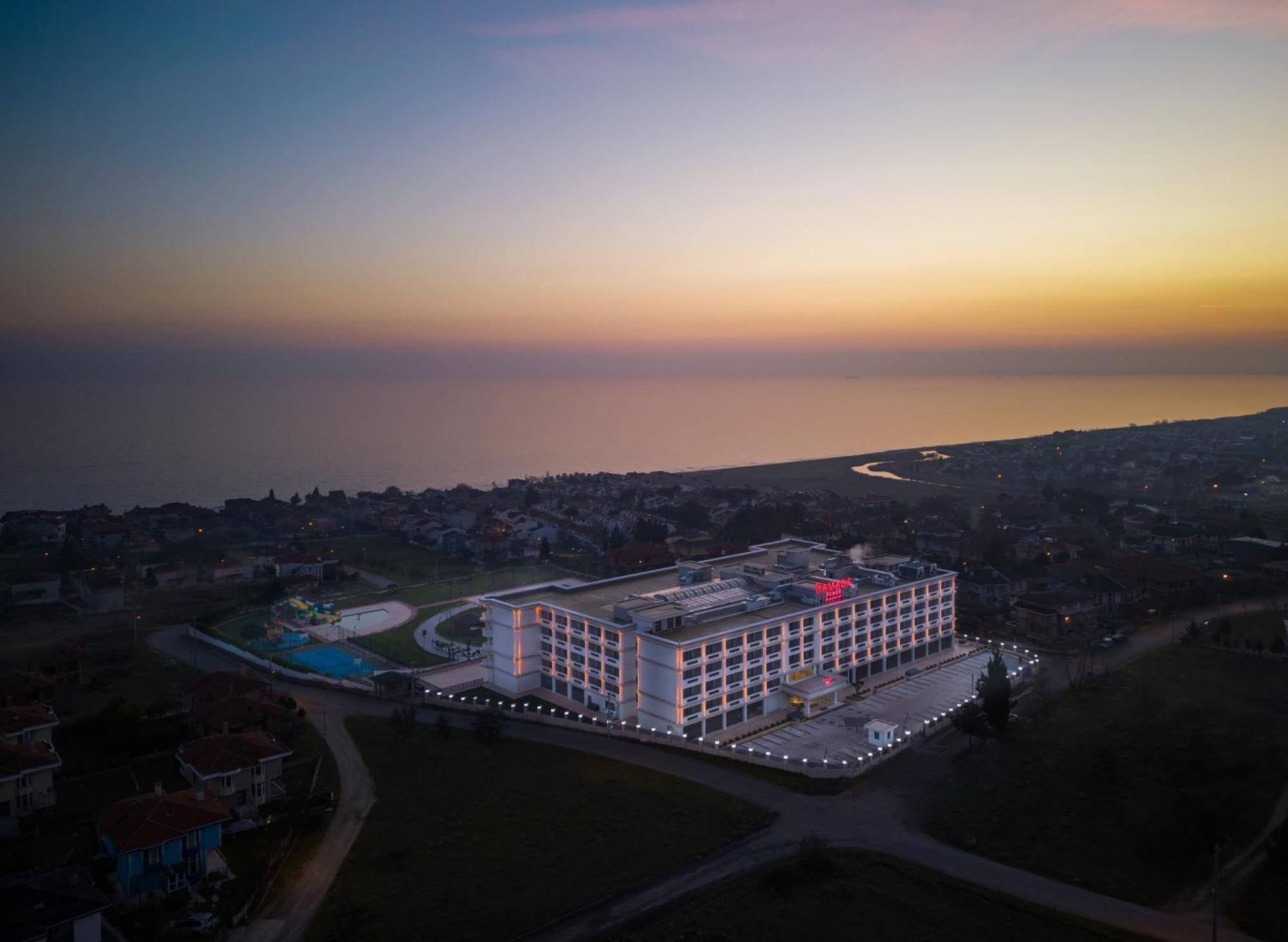 Hotel Ramada Plaza By Wyndham Silivri Exteriér fotografie