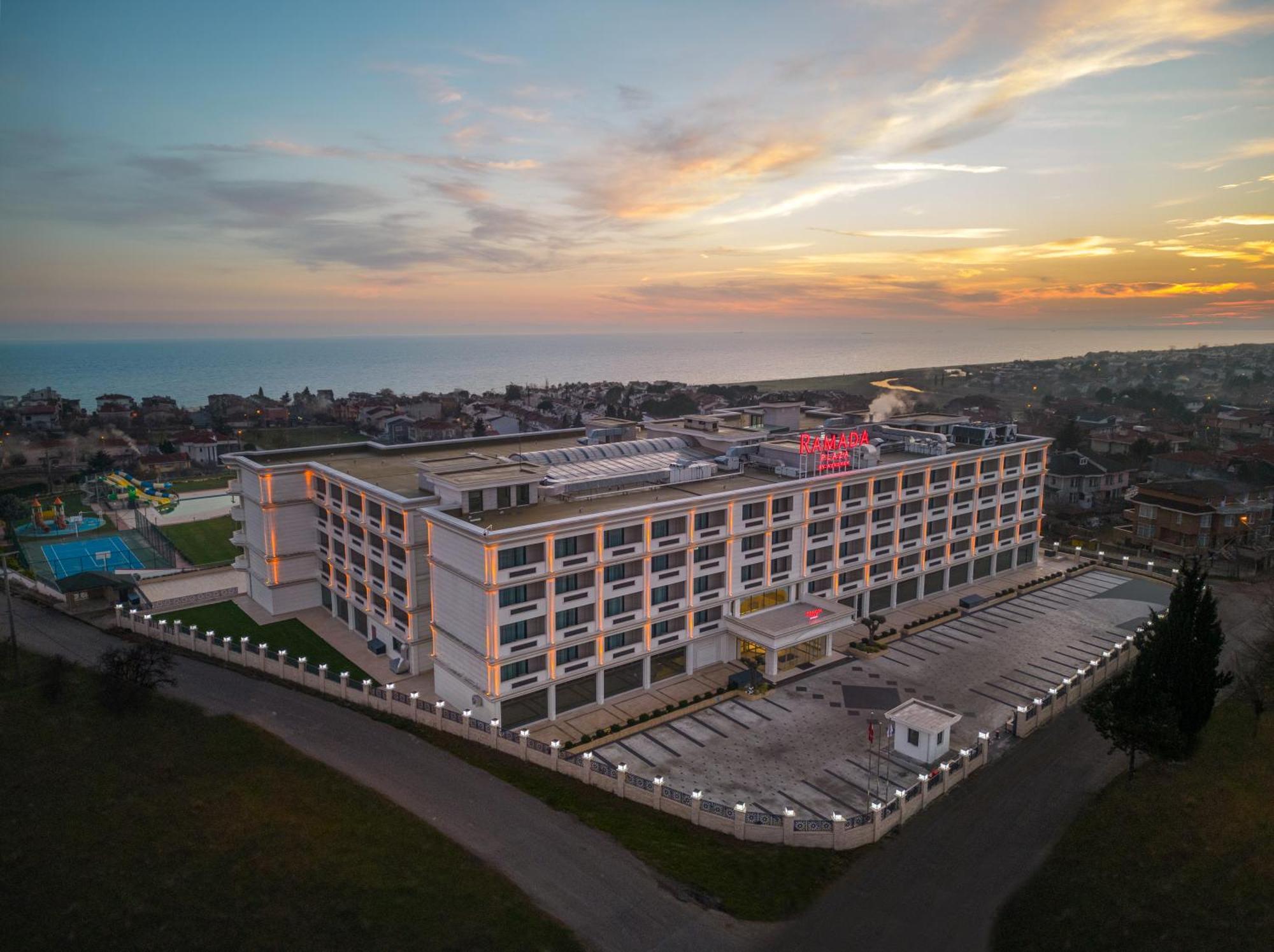 Hotel Ramada Plaza By Wyndham Silivri Exteriér fotografie