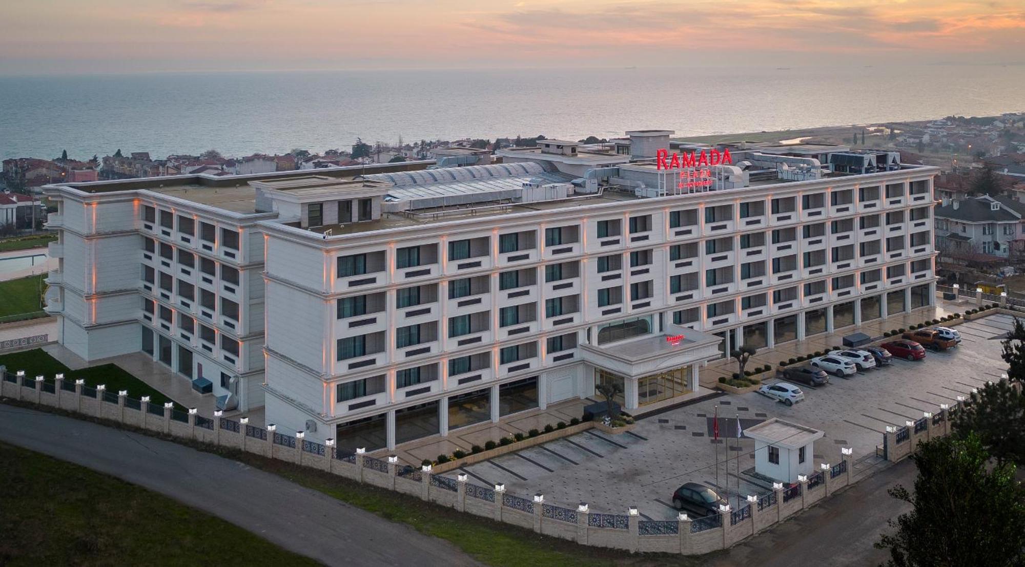 Hotel Ramada Plaza By Wyndham Silivri Exteriér fotografie